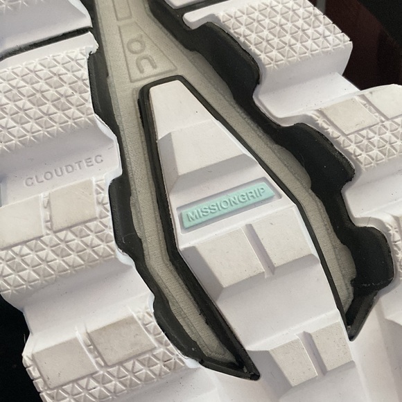 ON Mens Sz 10 sneaker boots maroon NEW - Picture 9 of 13